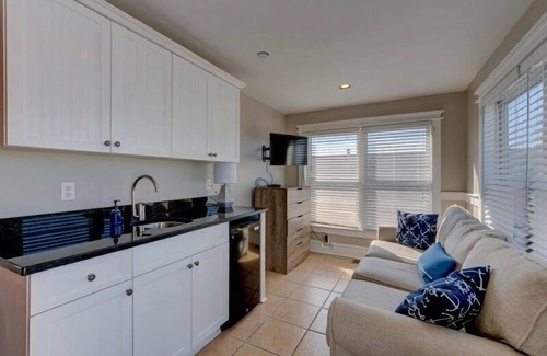 Isle of Palms House | 'Beach Daze'~ ELEVATOR, PRIVATE POOL, ROOF TOP WITH OCEAN VIEWS