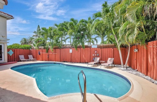 Lauderdale-by-the-Sea House | Beach Duplex - 3br/5ba Manor w/Heated Pool