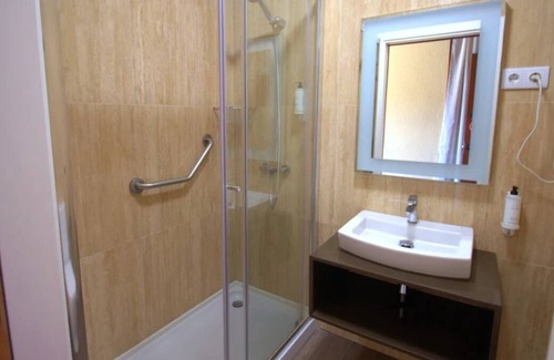 Praia das Macas House | Beach Escape in Algarve! Pet-friendly Hotel with Free Parking, Near Maçãs Beach!