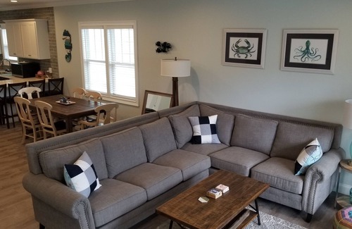 North Carolina Coast House | Beach Flexcation Destination! 1GB Internet/wifi and just seconds from the beach!