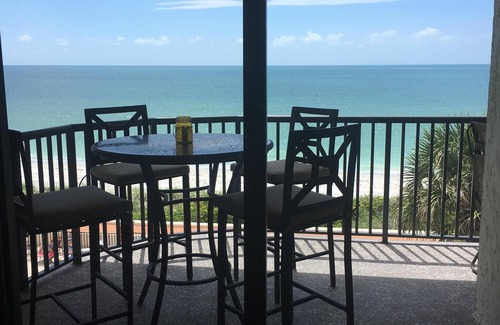 Belleair Beach Condo | Beach Front 2B 2B. Elegant Top Floor End Unit On Desirable Belleair Beach