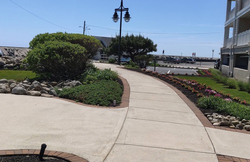 North Wildwood Condo | Beach front 4BR/3BA two level penthouse