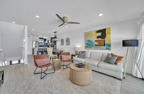 Avalon Beach Estates House | Beach Front 5/4 Bedrooms/5 Beds/3.5 Baths/Sleeps 10/Private Beach!
