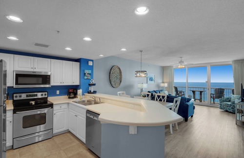 Long Beach Condo | ☀️Beach Front-5 Pools+Hot Tub-Majestic Beach Towers 2-1703☀️