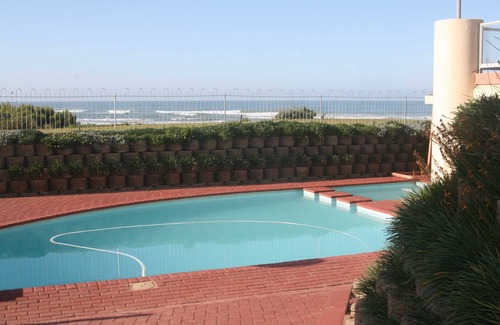 Aston Bay House | Beach Front Apartment close to the beach with magnificent sea views.