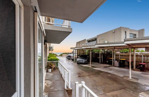Aspendale Apartment | Beach Front Apartment