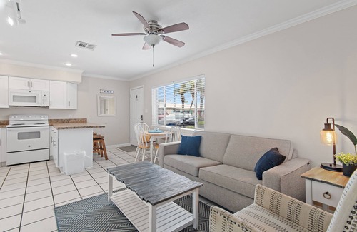 Crystal Beach House | 🐟BEACH FRONT- Beach Chairs -Capri by the Gulf 121