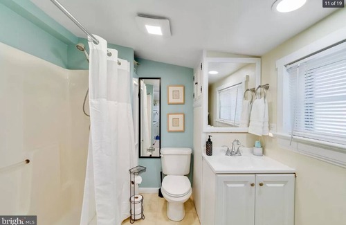 Rock Hall House | Beach Front Bungalow steps from the Chesapeake Bay located in Rock Hall MD.