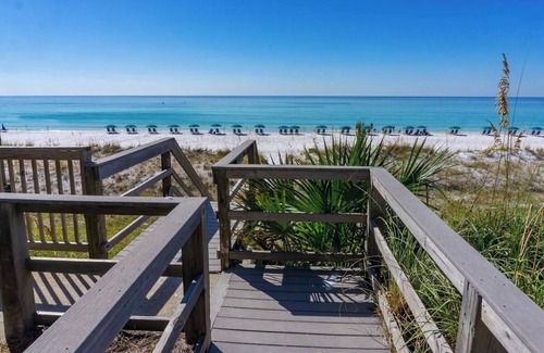 Crystal Beach House | 🌴BEACH FRONT- Chair Service-Capri by the Gulf 117