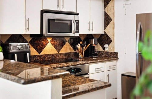 Hollywood South Central Beach Condo | Beach Front Condo in Hollywood Beach! | 2 Bed + 2Bath