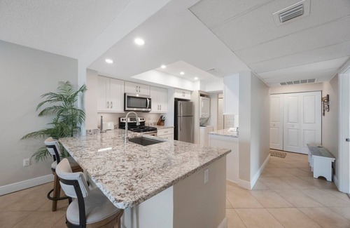 Madeira Beach Condo | Beach Front Corner Unit - #309 Madeira Norte