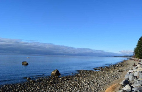 Roberts Creek House | Beach Front Cottage Floor , chic and perfect for a family of four