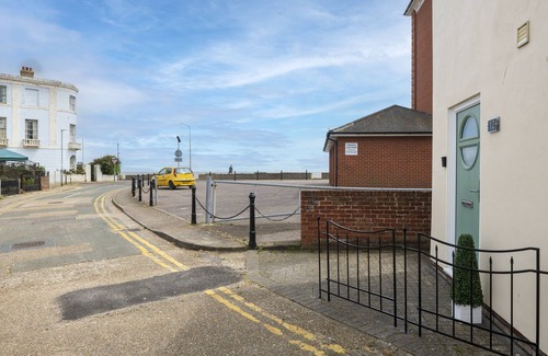 Walton on the Naze House | Beach Front House