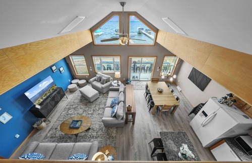 Houghton Lake Cottage | Beach Front Houghton Lake with Game Room