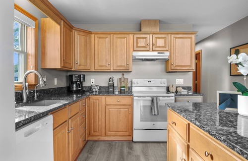 Houghton Lake Cottage | Beach Front Houghton Lake with Game Room