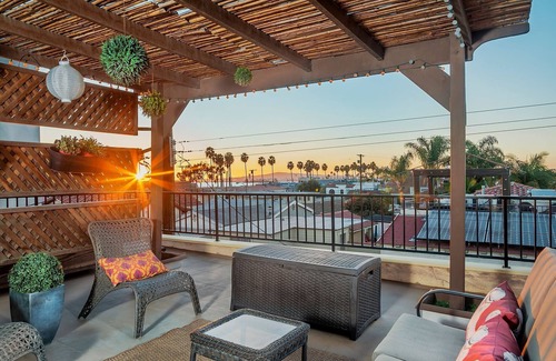 Belmont Shore House | Beach front house centrally located to all popular attractions