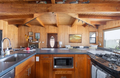 Oceano House | Beach Front House On The Strand. Sleeps 8