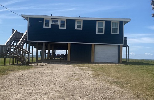 Cedar Lane Cottage | BEACH FRONT ISLAND COTTAGE 3 BEDROOM,1 BA PETS MUST BE DECLARED WHEN BOOKED.