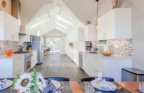 Manzanita House | Beach Front, Large home with hot tub, sleeps 15, great property!