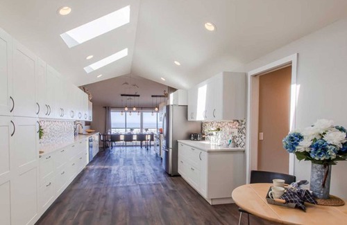 Manzanita House | Beach Front, Large home with hot tub, sleeps 15, great property!