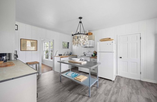 Pawleys Island House | Beach front on Pawleys Island, Two Screened Porches, Dog Friendly