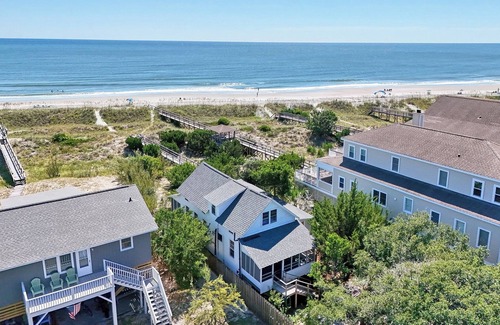 Pawleys Island House | Beach front on Pawleys Island, Two Screened Porches, Dog Friendly