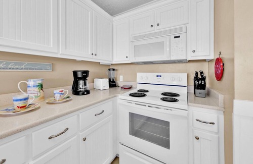 Fort Bay Condo | ☀️Beach Front-Pool + HotTub-Latitude 29 #2☀️