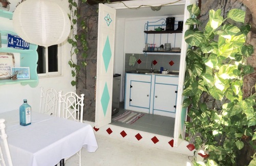 Pos Chiquito Cottage | Beach Front Paradise