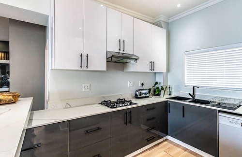 Ballito Apartment | Beach Front Penthouse Apartment (No load-shedding)