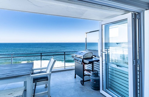 Ballito Apartment | Beach Front Penthouse Apartment (No load-shedding)