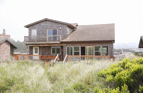 Bayshore House | BEACH FRONT Property, 2 King Beds, Pool Table, Completely Remodeled Interior!