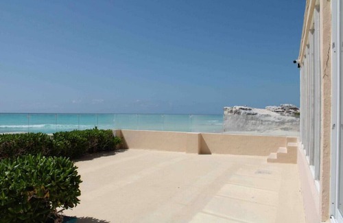 Punta Cancun Apartment | Beach Front Renewed Apartment