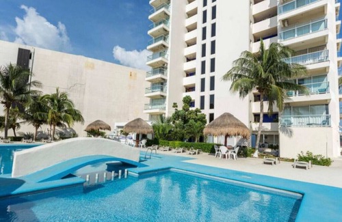 Punta Cancun Apartment | Beach Front Renewed Apartment