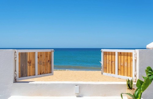 Faro House | Beach front right on the Sand Luxury semi-detached 3-bed house on the beach.