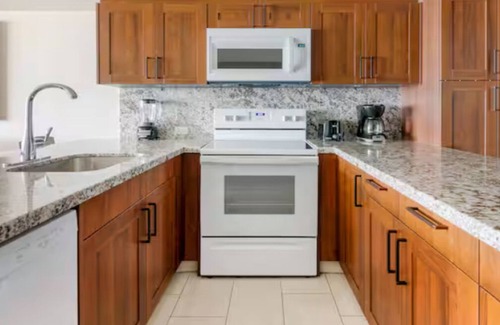 Little Bay Apartment | BEACH FRONT Spacious 2-bedroom hotel suite with kitchen, balcony in Philipsburg.