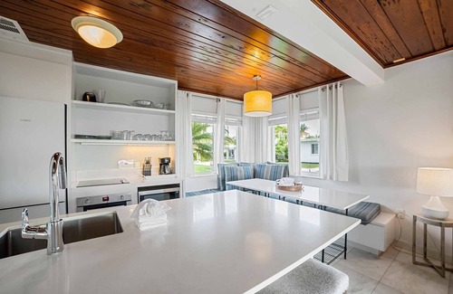 Nokomis House | Beach Front Two Bedroom Bungalow on Casey Key - 5