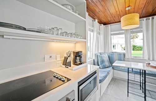 Nokomis House | Beach Front Two Bedroom Bungalow on Casey Key - 5
