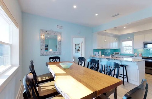 East End House | Beach Front Views, Private Pool, Private Mini-Putting Green, Free Beach Gear!