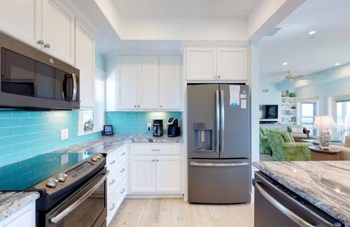 East End House | Beach Front Views, Private Pool, Private Mini-Putting Green, Free Beach Gear!