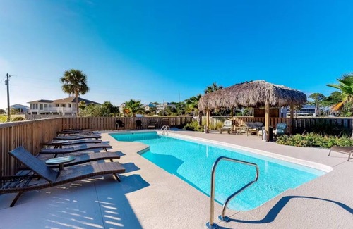 East End House | Beach Front Views, Private Pool, Private Mini-Putting Green, Free Beach Gear!
