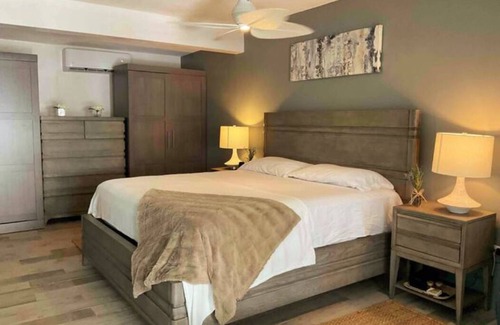 Runaway Bay Villa | Beach Front Villa