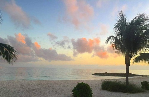 Palm Cay Villa | Beach front Villa , with private pool and beach , grille paddle board !!!!!