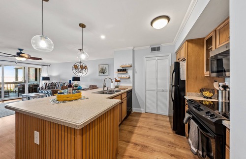 Kiawah Island Villa | Beach Front w/Beautiful Sunsets! Walk to Pools! Amenity Cards! Dog Friendly!