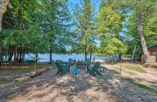 Levering Cabin | Beach + Game Room Access: Lakefront Levering Cabin
