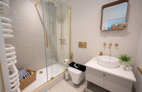 Eastbourne Seafront Apartment | Beach Getaway