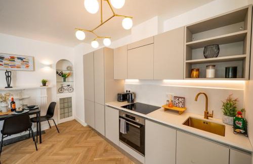 Eastbourne Seafront Apartment | Beach Getaway