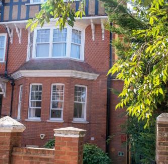 Eastbourne Seafront Apartment | Beach Getaway
