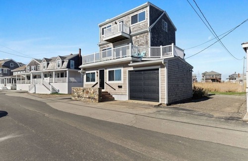 Scituate House | Beach Getaway on Scituate Harbor