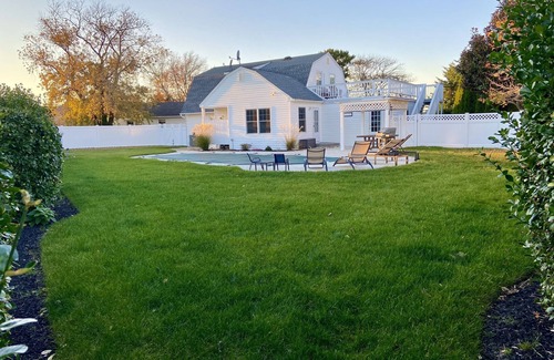 Southend House | Beach Getaway with Private Pool