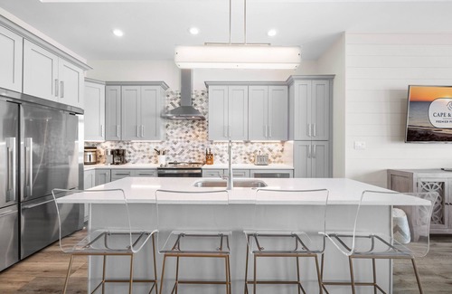 East End House | Beach Glass: Beautiful 6 Bedroom Beachfront Home with Private Heated Pool!
